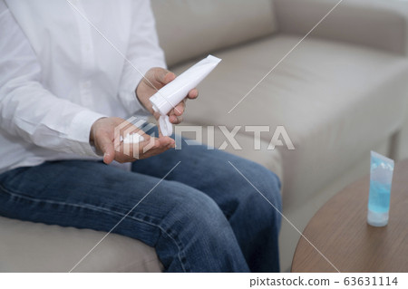 Old people in asia usd alcohol gel and moisturizer Old people in asia usd alcohol gel and moisturizer 63631114