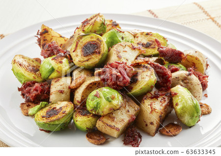 Stir-fried brussels sprouts and corned beef Stir-fried brussels sprouts and corned beef 63633345