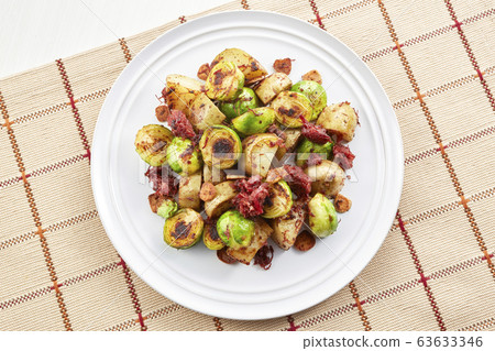 Stir-fried brussels sprouts and corned beef Stir-fried brussels sprouts and corned beef 63633346