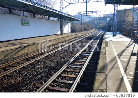 早春拍攝北海道室蘭市JR桃井站的晨光 63637819