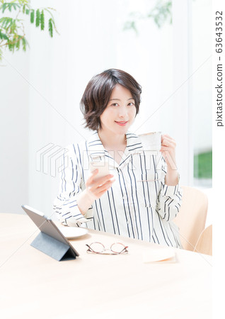 女性室內穿著生活方式 63643532