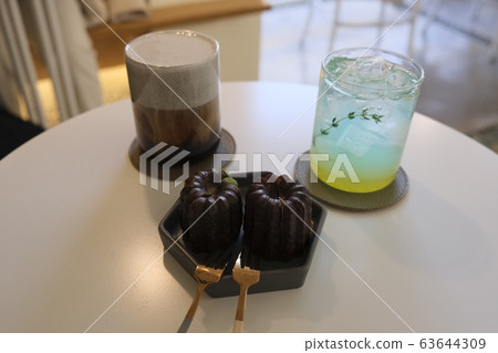 咖啡和甜點 咖啡和甜點 63644309