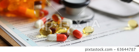 Medical capsules are scattered medical insurance 63644787