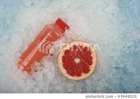 Fresh pink grapefruit juice on crushed ice 63648028