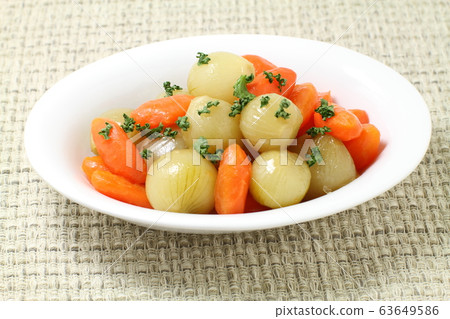 Glass of carrot and onion, stewed vegetables Glass of carrot and onion, stewed vegetables 63649586