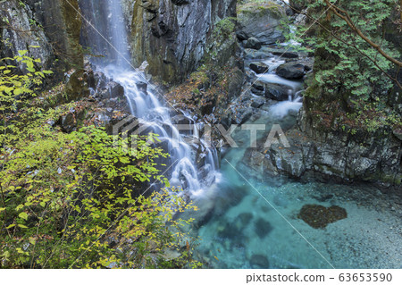[Early summer image] "Nakatsugawa City, Gifu Prefecture" Kannon Falls at Tsuchikyo Gorge 63653590