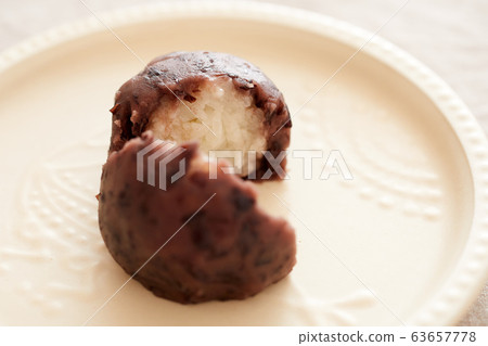 Cross section of Ohagi Cross section of Ohagi 63657778