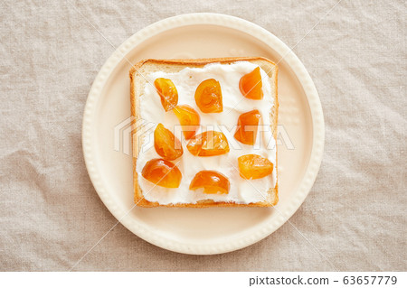 Toast with kumquat honey Toast with kumquat honey 63657779