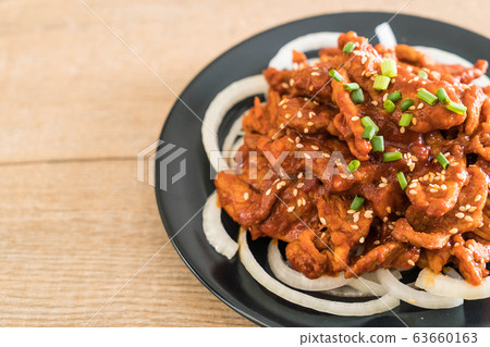 fried pork with spicy korean sauce (bulgogi) 63660163