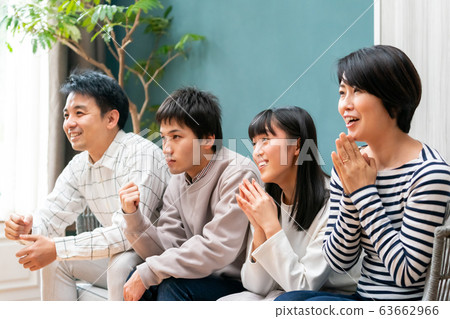 family, cheering, viewer 63662966