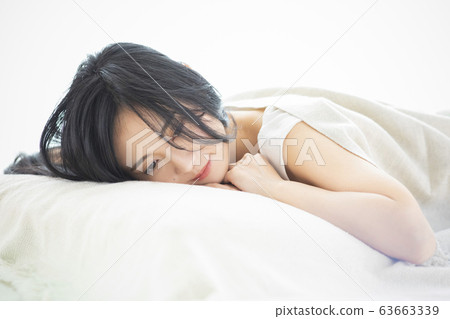 女人睡覺睡覺 63663339