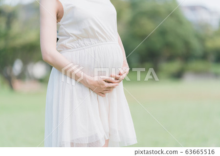 pregnant, pregnant woman, walk 63665516
