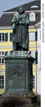 Beethoven statue in Bonn Beethoven statue in Bonn 63671530