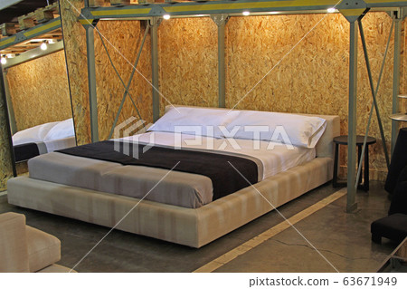 Bed in Warehouse 63671949