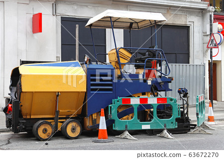 Paving machine 63672270