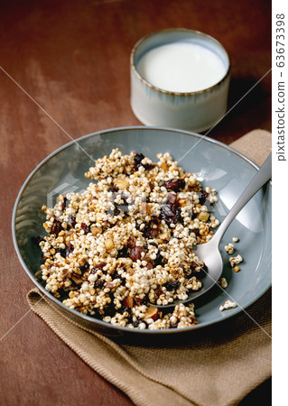 Homemade puffed millet granola Homemade puffed millet granola 63673398