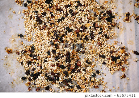Homemade puffed millet granola 63673411
