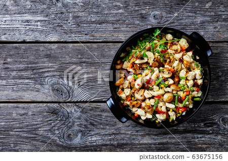Corn, beans, red pepper, peas, carrot with chicken 63675156