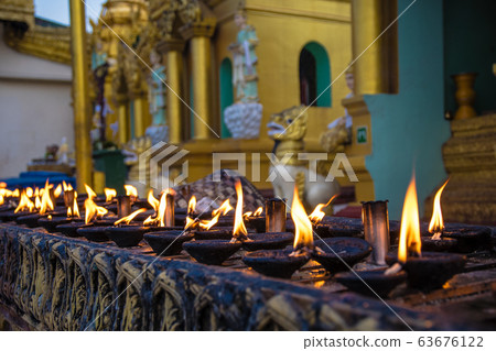 Shwedagon Pagoda 63676122