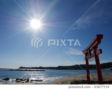 Sea and Torii 63677534