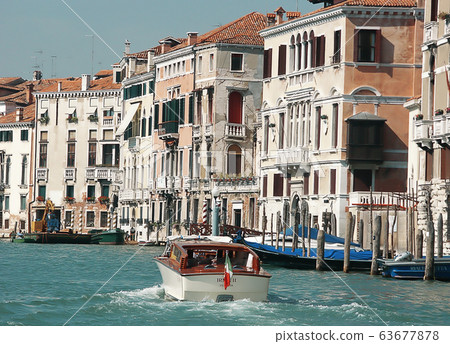 Venice street 63677878