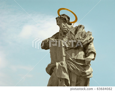 Saint with golden halo, sculpture outdoor Saint with golden halo, sculpture outdoor 63684082
