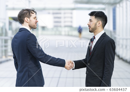 Businessman shaking hands 63684437