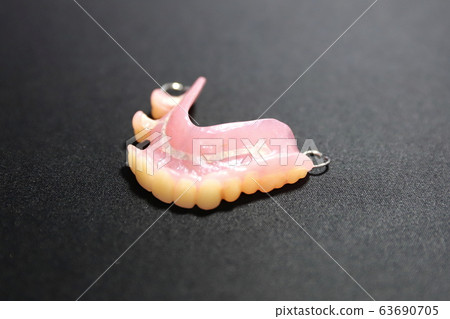denture 63690705