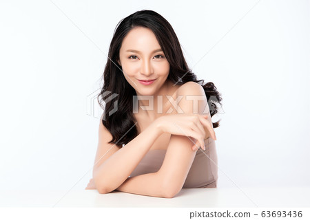 Beautiful Young Asian Woman with Clean Fresh Skin. 63693436