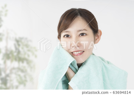 洗完澡後洗臉 63694814