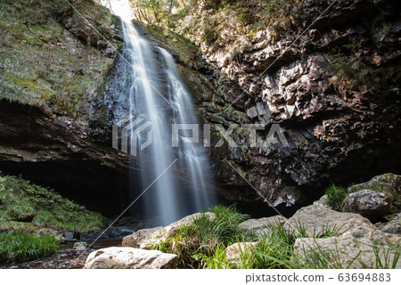 Crown is a waterfall (Shimane prefecture) 63694883
