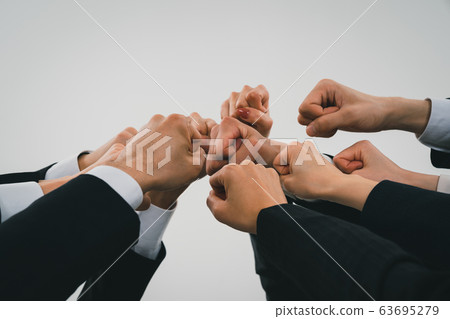 Business team fighting 63695279