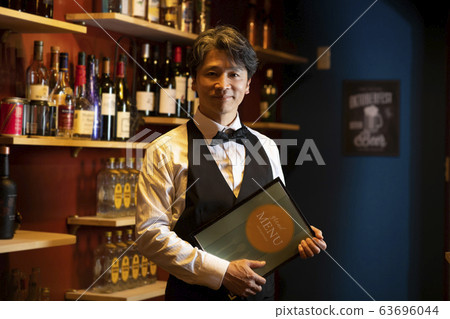 男性商務40多歲50多歲的酒保酒吧 63696044