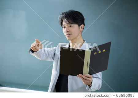 Casual business teacher teacher 40s 50s male 63696095