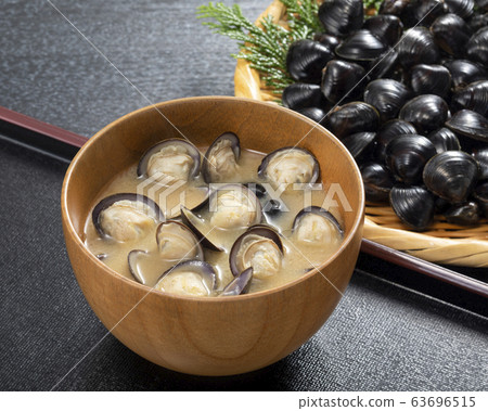 Shijimino miso soup 63696515