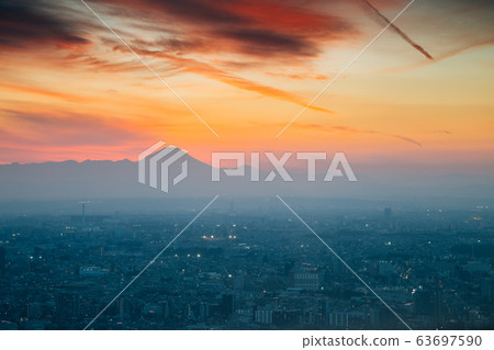 Mountain fuji and cityscape at sunset in Tokyo, Japan 63697590