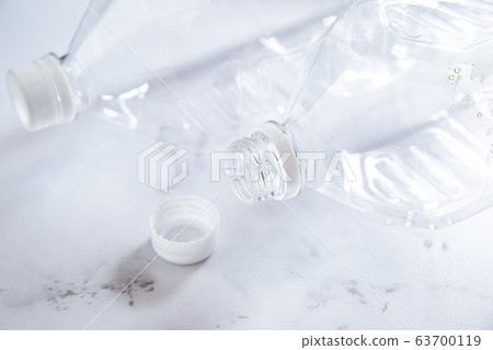 Plastic bottle, water, mineral water, segregation, white background 63700119
