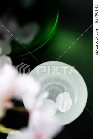 清酒和櫻花 63700149