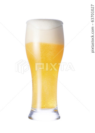 Freshly poured draft beer Freshly poured draft beer 63701027