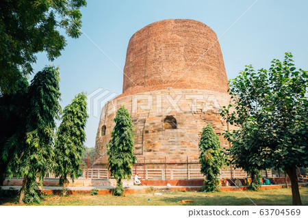 Dhamekh Stupa Sarnath ancient ruins in Varanasi, India Dhamekh Stupa Sarnath ancient ruins in Varanasi, India 63704569