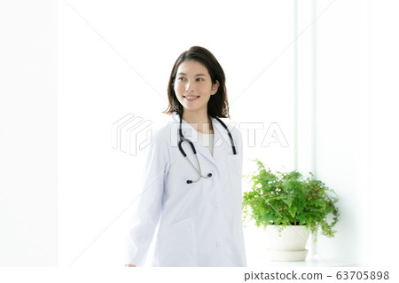 女人白大衣的生活方式 63705898