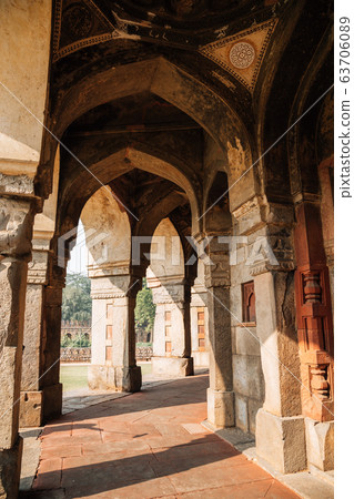 Humayun's Tomb ancient ruins in Delhi, India Humayun's Tomb ancient ruins in Delhi, India 63706089