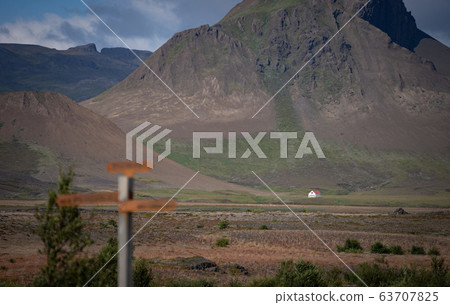 huts and steel signpost in Laugavegur hiking track, iceland 63707825
