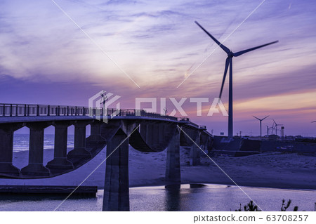 (Shizuoka Prefecture) Shiosai Bridge and Windmill at Kikugawa Estuary (Shizuoka Prefecture) Shiosai Bridge and Windmill at Kikugawa Estuary 63708257