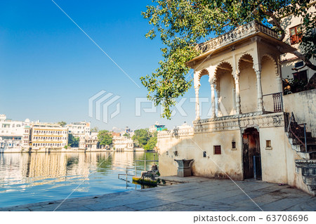 Pichola lake and old buildings at Gangaur Ghat in Udaipur, India 63708696