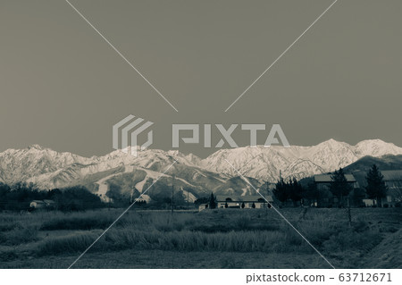 白馬村的曙光：單色@北和郡白馬村 63712671