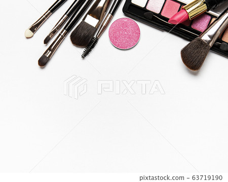 Set of decorative cosmetics 63719190