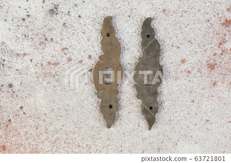 Antique brass keyholes lock covers 63721801