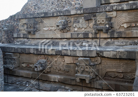 The famous Feathered Serpent Pyramid 63723201