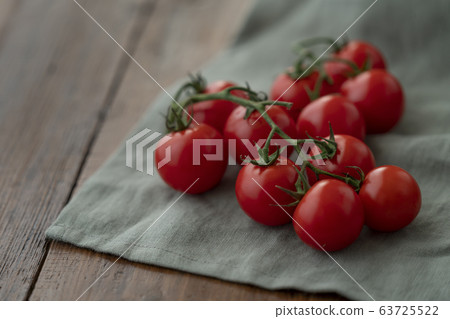  Midi tomato 63725522